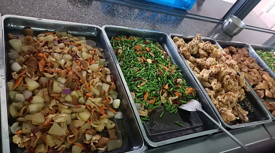 盛夏的來(lái)臨，金環(huán)電器關(guān)懷工人飲食