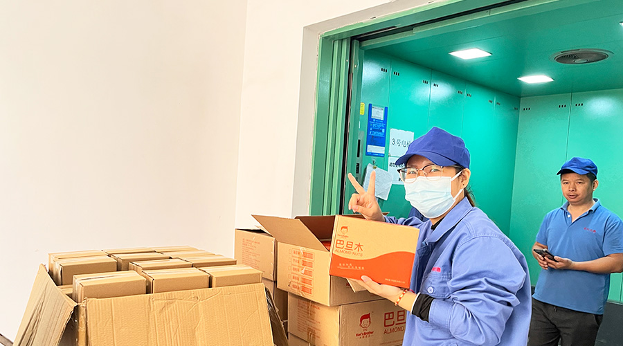 喜笑顏開(kāi)！三八婦女節  金環(huán)電器發(fā)放禮品暖人心